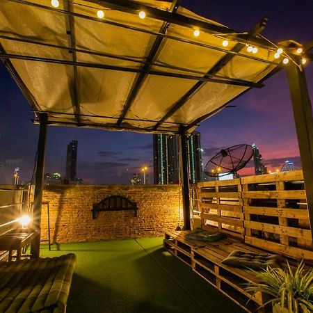 The Bridge Hostel Бангкок Екстер'єр фото