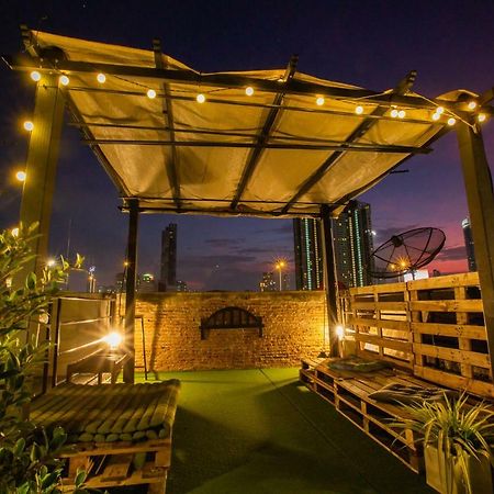 The Bridge Hostel Бангкок Екстер'єр фото