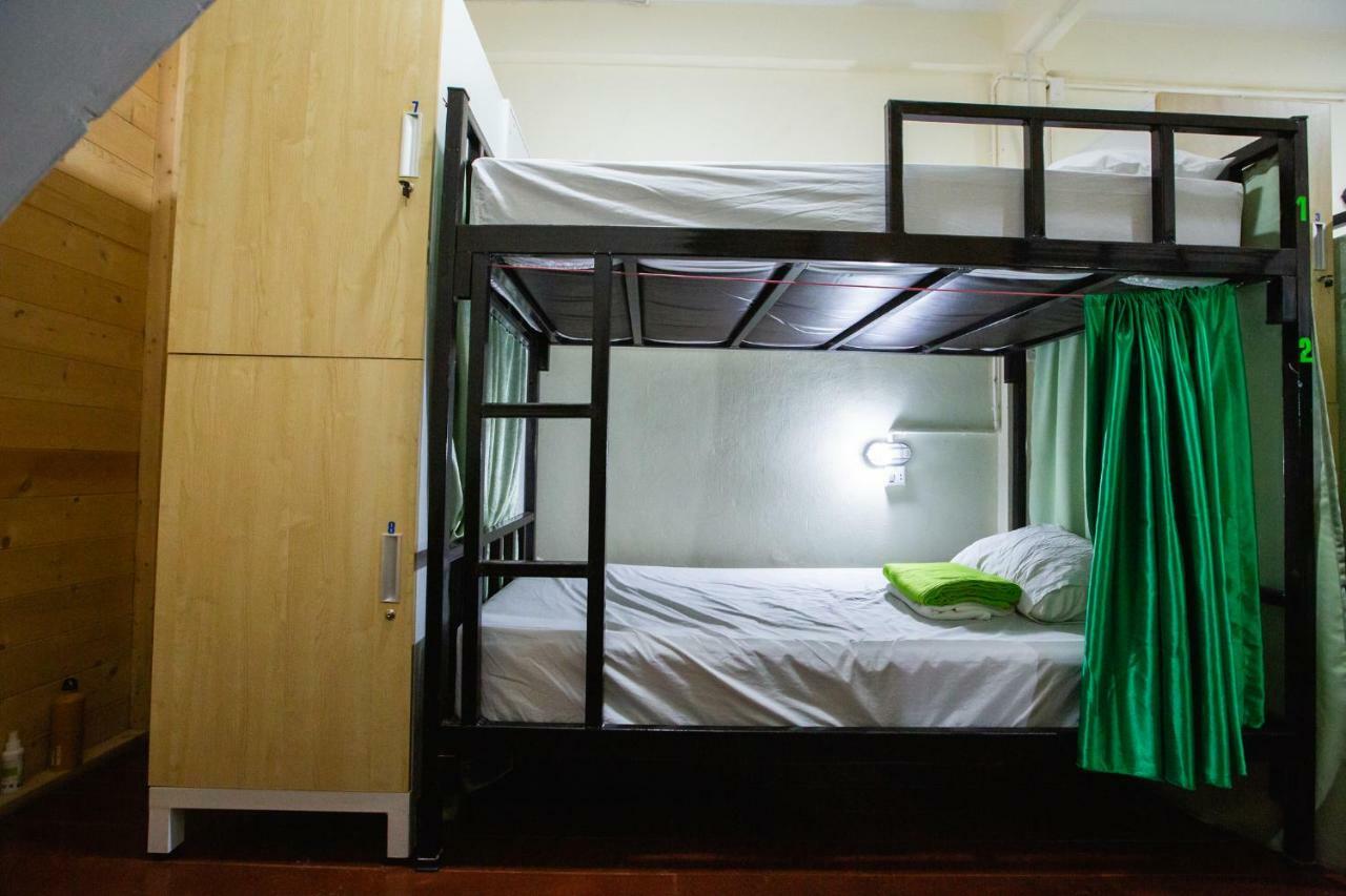 The Bridge Hostel Бангкок Екстер'єр фото