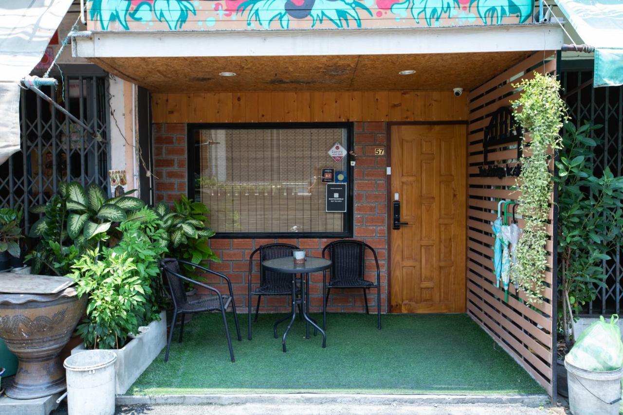 The Bridge Hostel Бангкок Екстер'єр фото