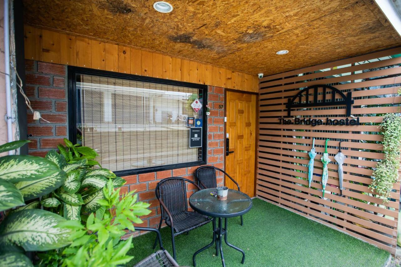The Bridge Hostel Бангкок Екстер'єр фото