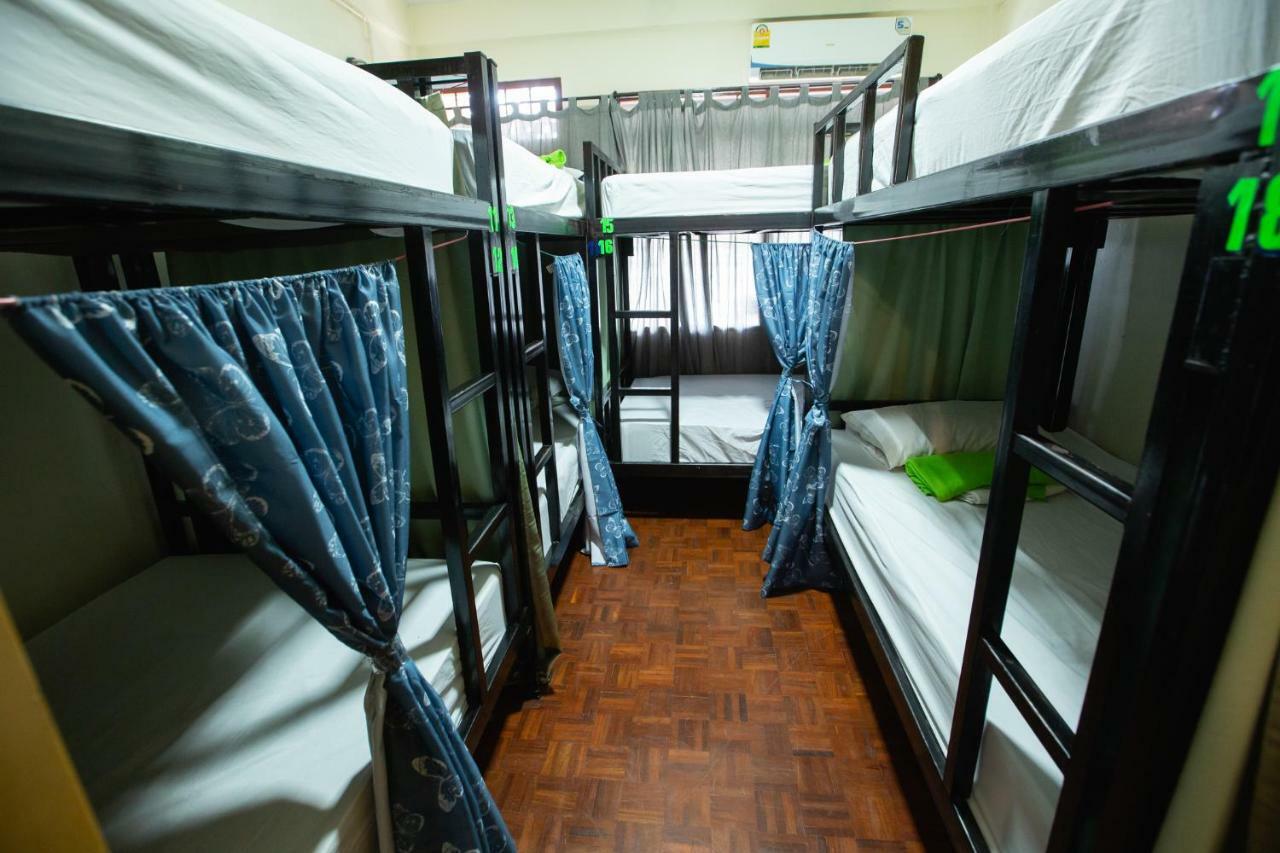 The Bridge Hostel Бангкок Екстер'єр фото